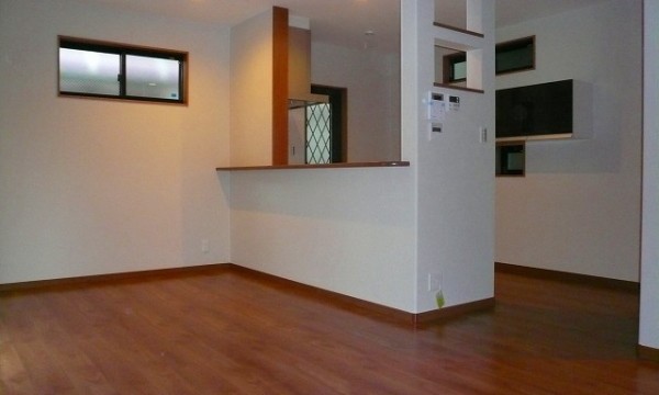 床材は無垢の風合いのするパナソニック・リアロシリーズのチェリー柄で統一しました