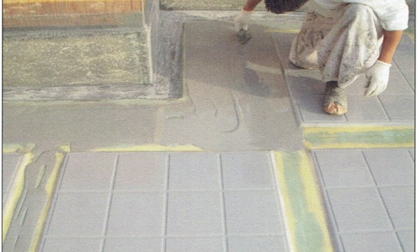 床面のウレタン1回目コテならし 床面のウレタン1回目コテならし