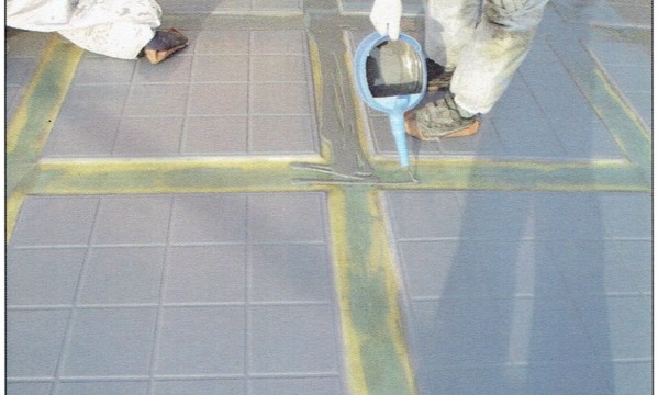 テクノパネル溝部ウレタン1回目塗布 テクノパネル溝部ウレタン1回目塗布