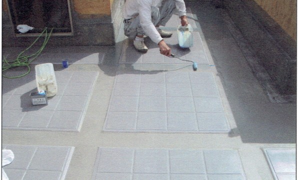 層間のプライマー塗布 層間のプライマー塗布