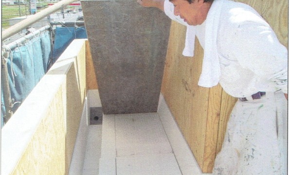 エアコン室外機設置場所のコンパネ設置(裏面FRP防水処理) エアコン室外機設置場所のコンパネ設置(裏面FRP防水処理)